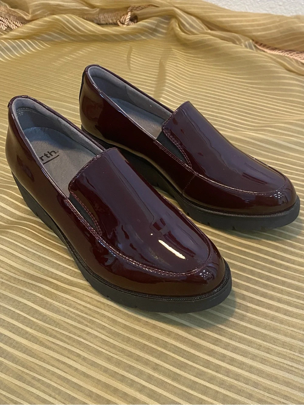 NWT EARTH women Burgundy brown Patent Glossy Leather platforms, size 7.5 - Picture 11 of 15